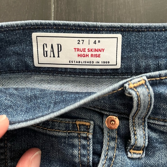 GAP True Skinny High Rise Jean in Medium Indigo - Picture 7 of 8